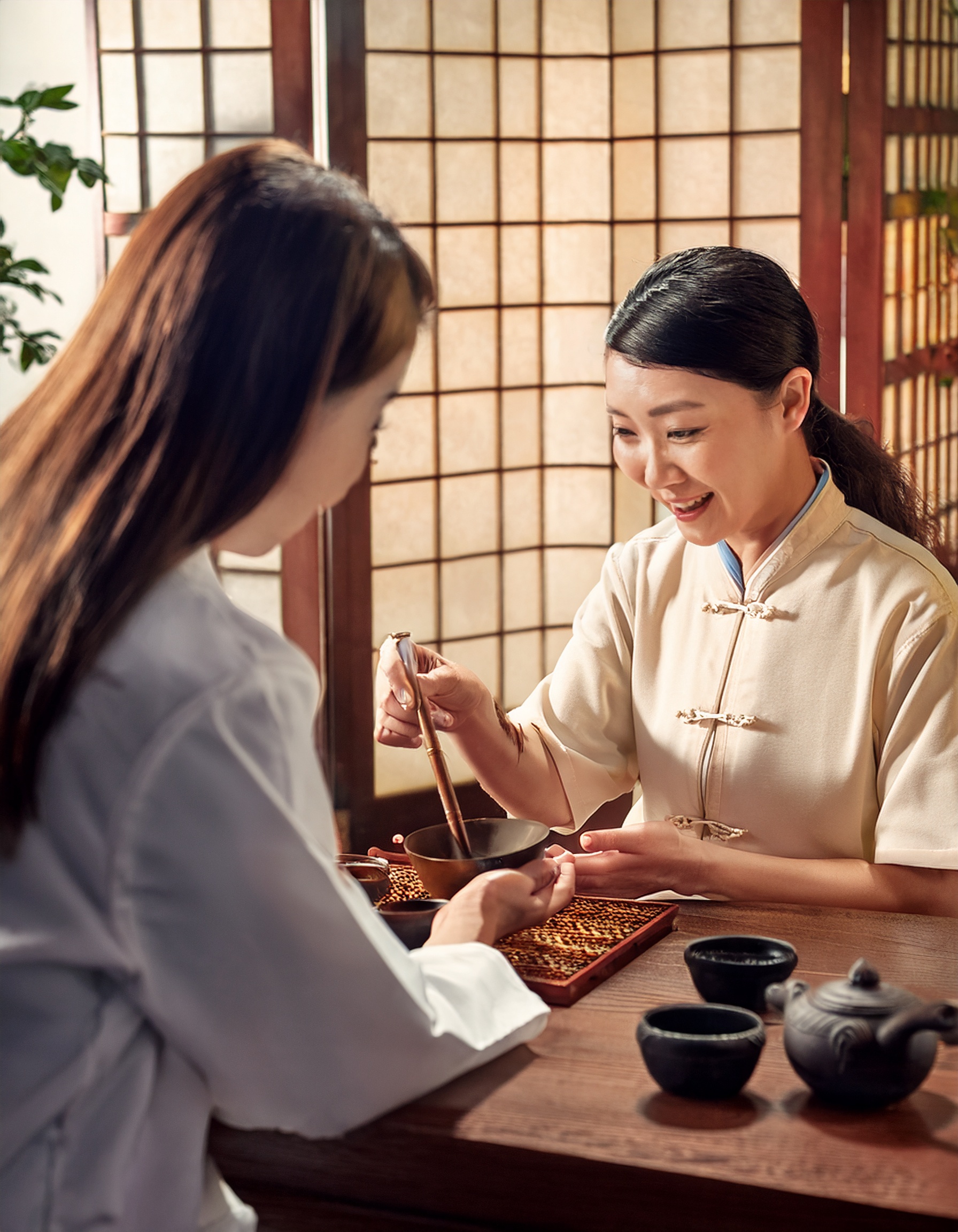 Lợi ích bất ngờ của Xoa bóp Bấm huyệt cho phụ nữ sau sinh