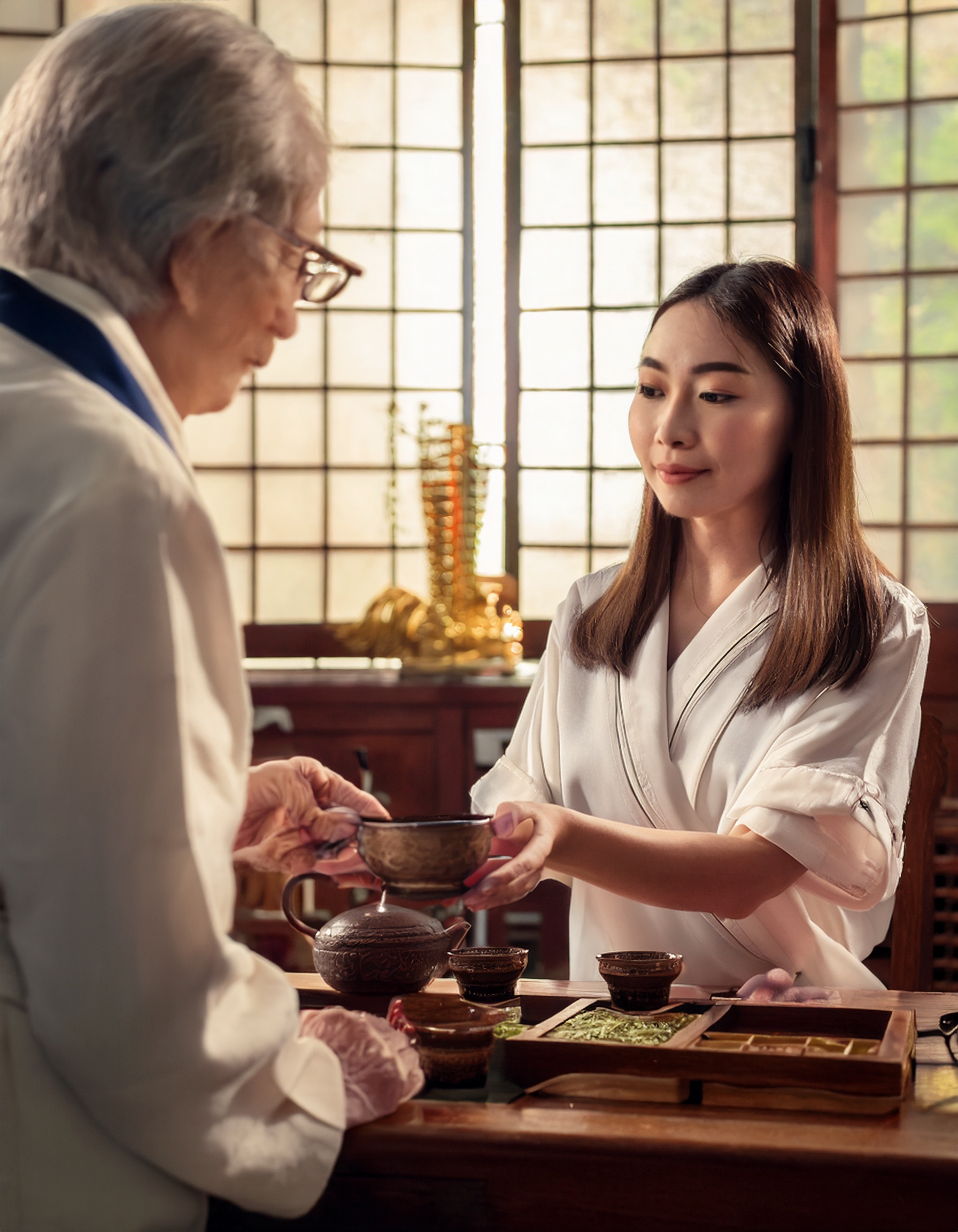 Các kỹ thuật Bấm huyệt giảm đau cột sống thắt lưng