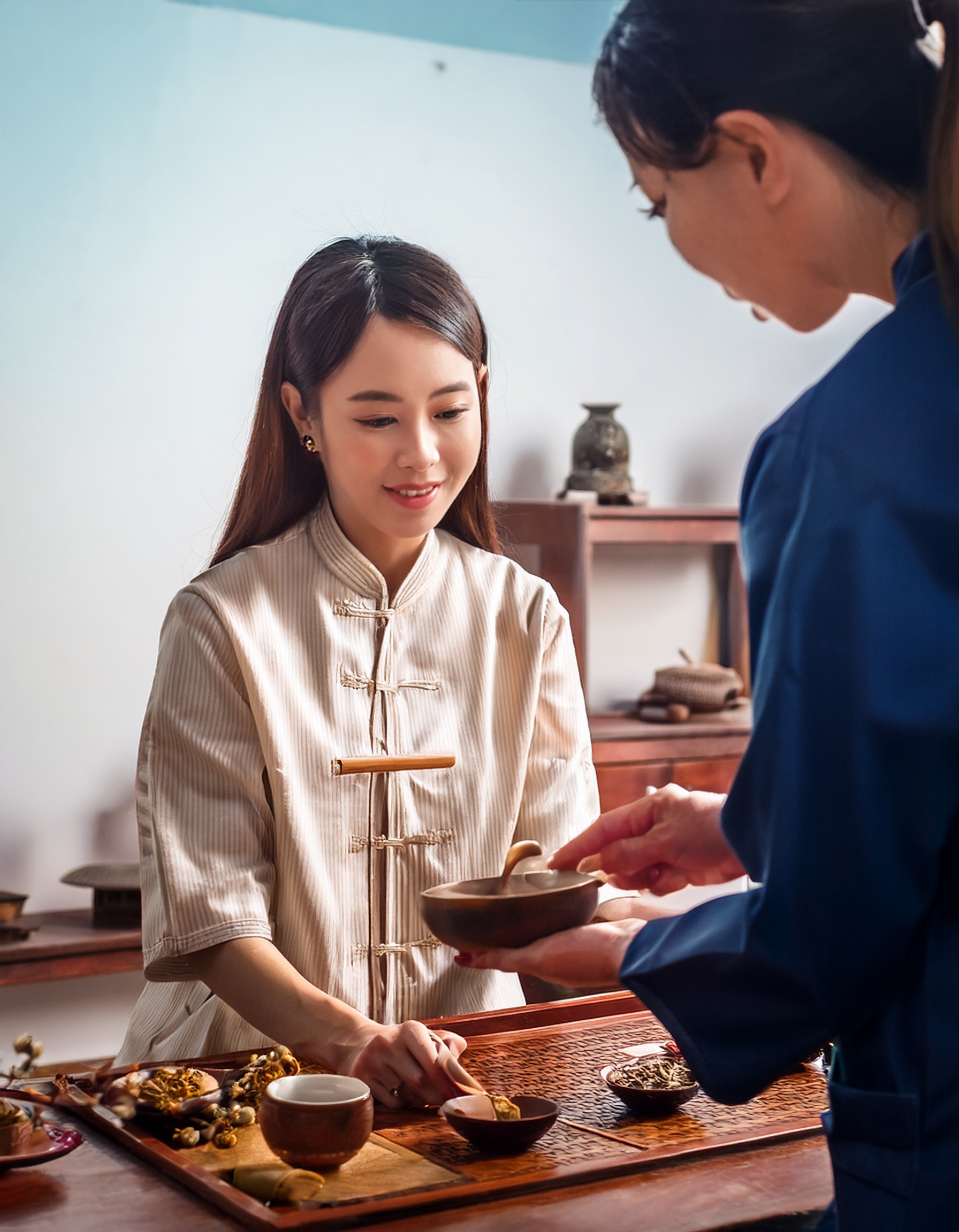 Bấm huyệt mặt: Trẻ hóa làn da và cải thiện tuần hoàn máu